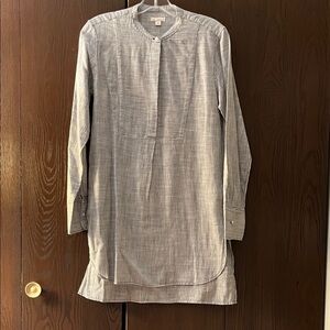Gap long sleeved gray/ white striped tunic top. Size XS.